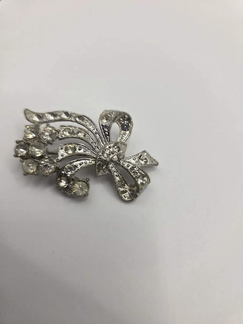 1547. Vintage Silver-Tone Crystal Bow Brooch